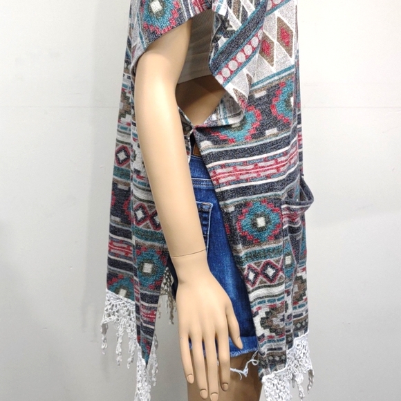 Easel Size Small Aztec print open front and side poncho style Oversized Cardigan - Picture 6 of 11